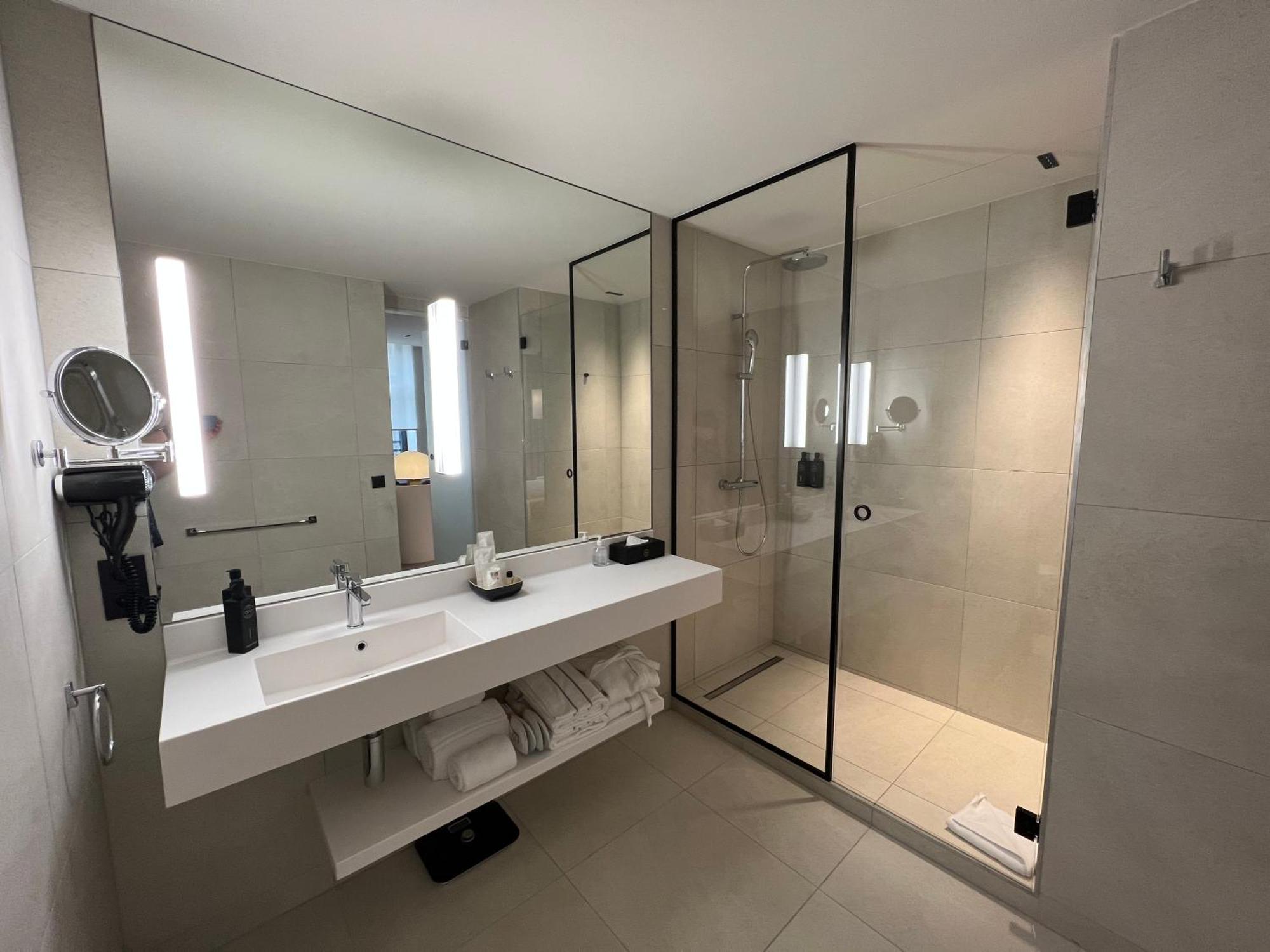 בריסל Opo Hotel מראה חיצוני תמונה