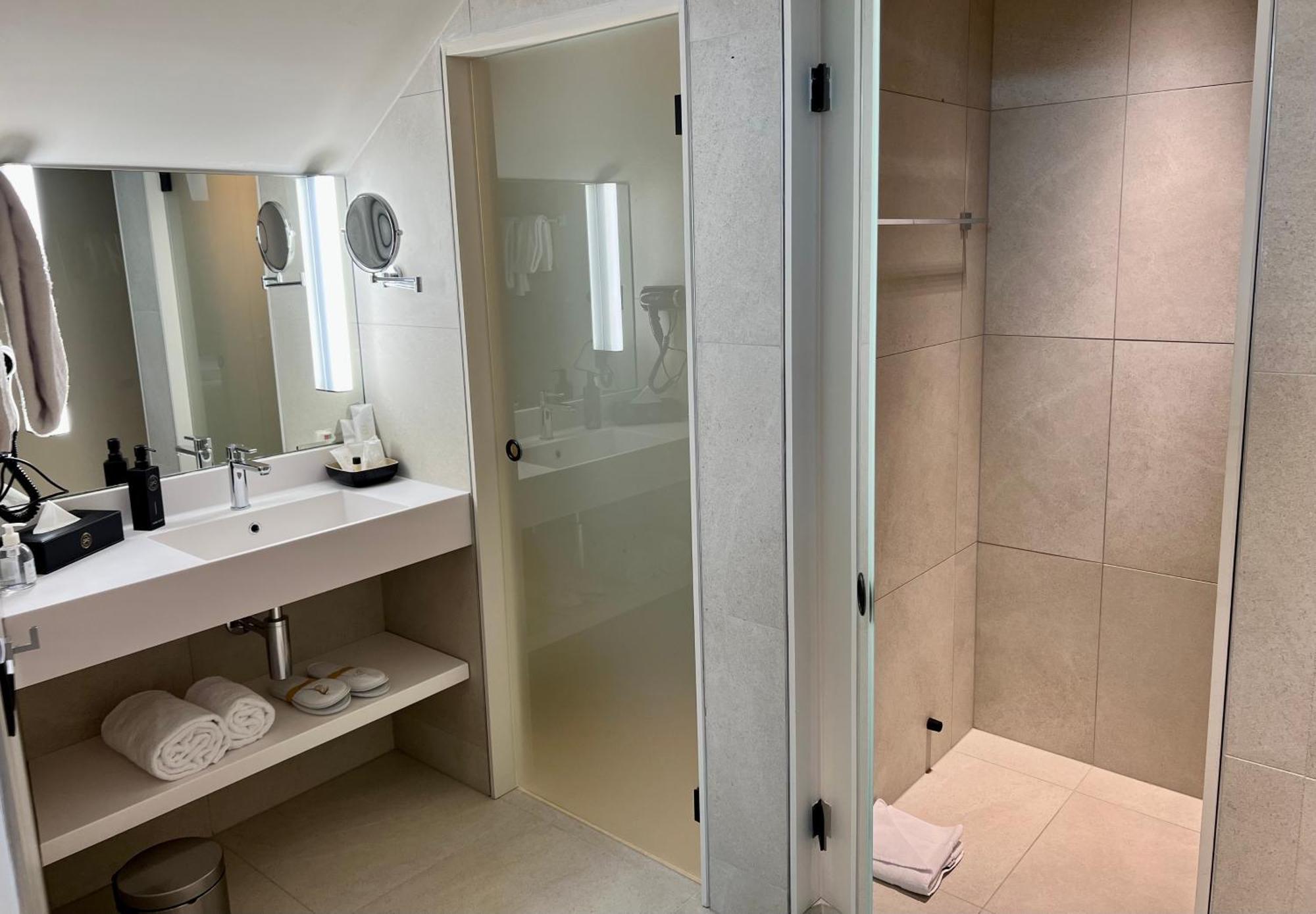 בריסל Opo Hotel מראה חיצוני תמונה